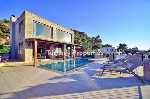 Luxury Sea View Villa for Sale on 500m² Plot in Yalikavak Gokcebel - Private Pool and Spacious Garden
