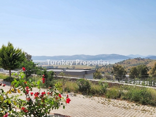 Dörttepe'de Satılık 2+1 Bahçe Katı Daire - Eşsiz Göl Manzarası ile Huzurlu Yaşam