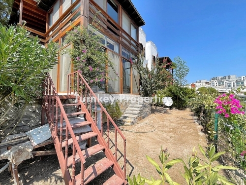 Boğaziçi'de Satılık Eşyalı Villa, Deniz Manzaralı, Sosyal Olanaklı, Taşınmaya Hazır