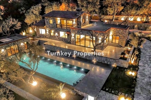 Luxurious Villa for Sale in Yalikavak Bodrum on a Spacious Plot with Private Pool and Tuscan Style