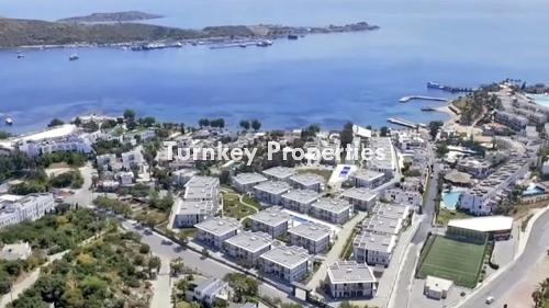 Asarlık’ta Denize Sıfır, Özel Plajlı ve İskeleli Sitede Satılık Modern