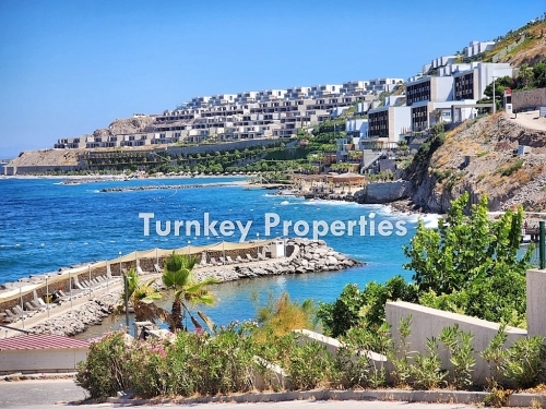 Gündoğan Küçükbük'te Deniz Manzaralı, Özel İskelesi ve Bahçesi Bulunan Satılık İkiz Dubleks