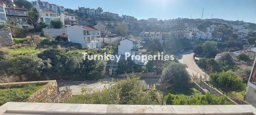 Milas Boğaziçi Denize Sıfır Sitede Satılık Ev | Bahçe ve Otopark Alanları, Doğa Manzarası