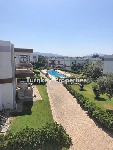 Bodrum, Konacık'ta Satılık Daire | Merkezi Konumda, Marmara Koleji YakIn, Site İçerisinde Ortak Havuzlu 3+1 Üst Kat Daire